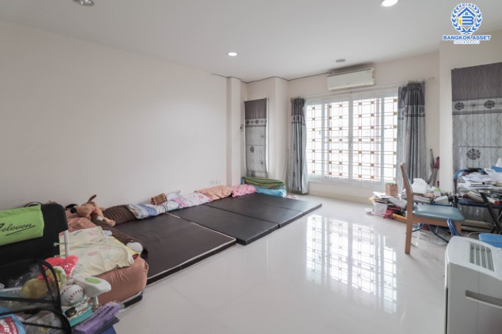 *****ทาวน์เฮ้าส์มือสองย่านนนทบุรี ม.ศิริชัย3 พิบูลย์สงคราม 22 บนเนื้อที่ 18.9 ตร.ว. ฟังก์ชัน 4 ห้องนอน 3 ห้องน้ำ 1 ที่จอดรถ แถมฟรี! 3 เครื่องปรับอากาศ 2 เครื่องทำน้ำอุ่น บ้านหันทิศเหนือ ทำเลดีมาก ใกล้สะพานพระราม5 และรถไฟฟ้าสายสีม่วง "สถานีแยกติวานนท์"